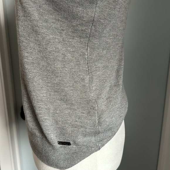 The perfect Calvin Klein sweater vest! - Picture 2 of 4